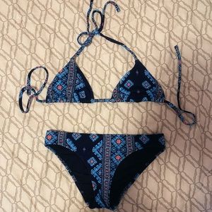 Never worn Aerie bikini set, both top and bottom size small.
